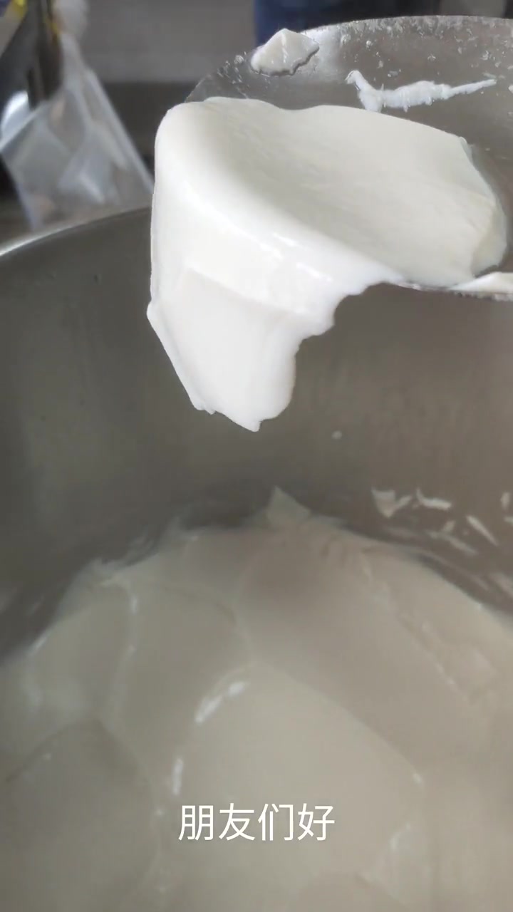 老徐馅饼(教学):做好豆腐脑关键「三」设备,用火????(一般的熬粥桶)熬制,味道醇香,但是颜色