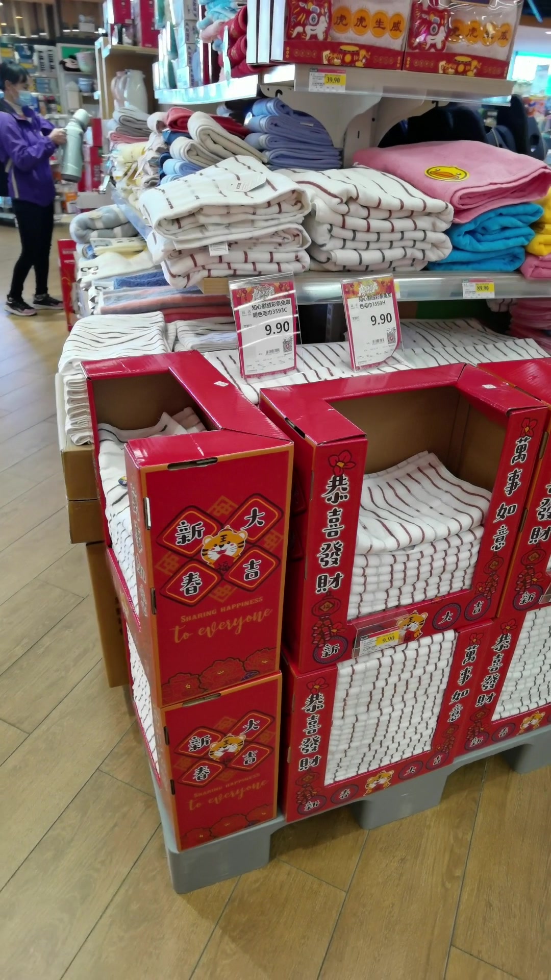 超市毛巾陈列纸堆箱,可多层堆叠