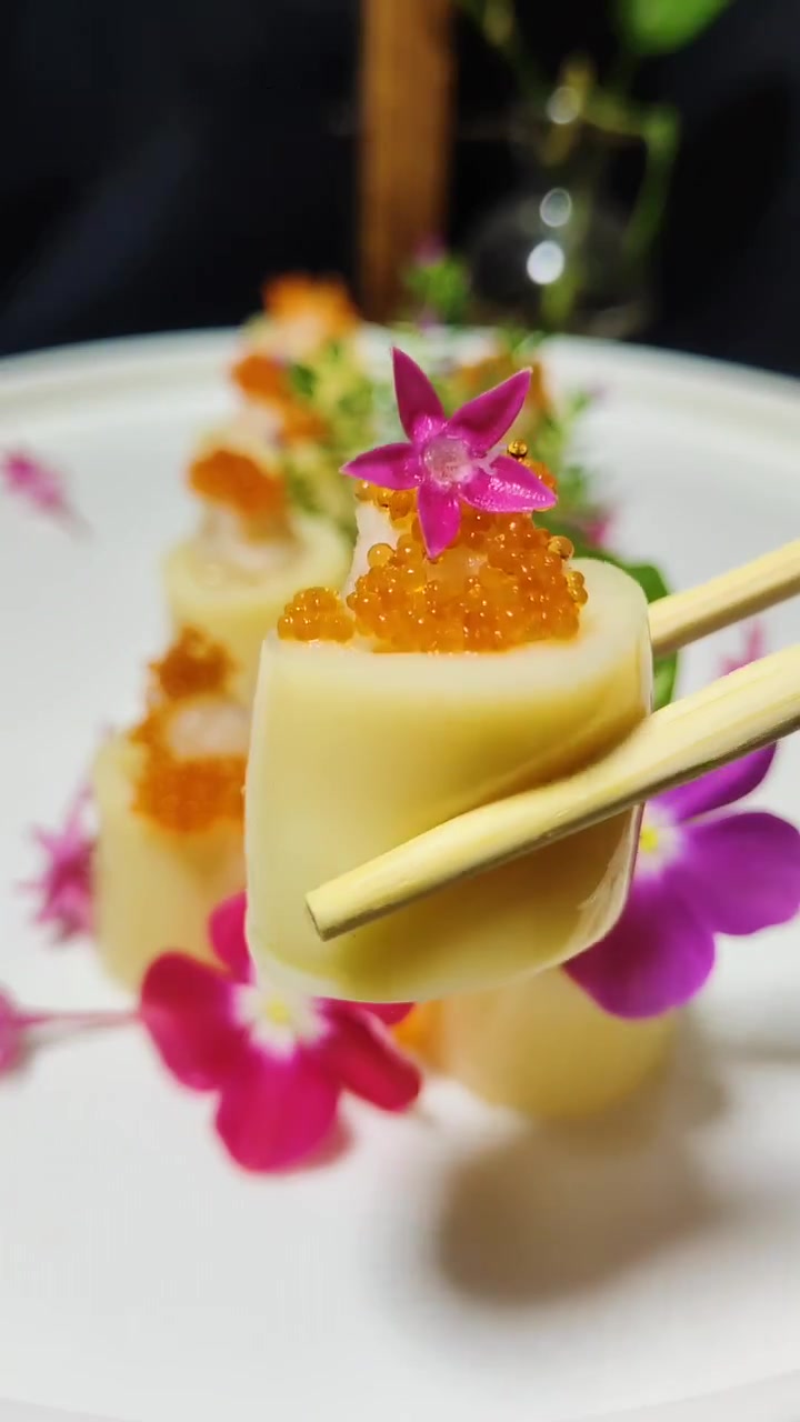 鲜嫩爽口的:凝脂豆腐配飞鱼籽,你学会了吗