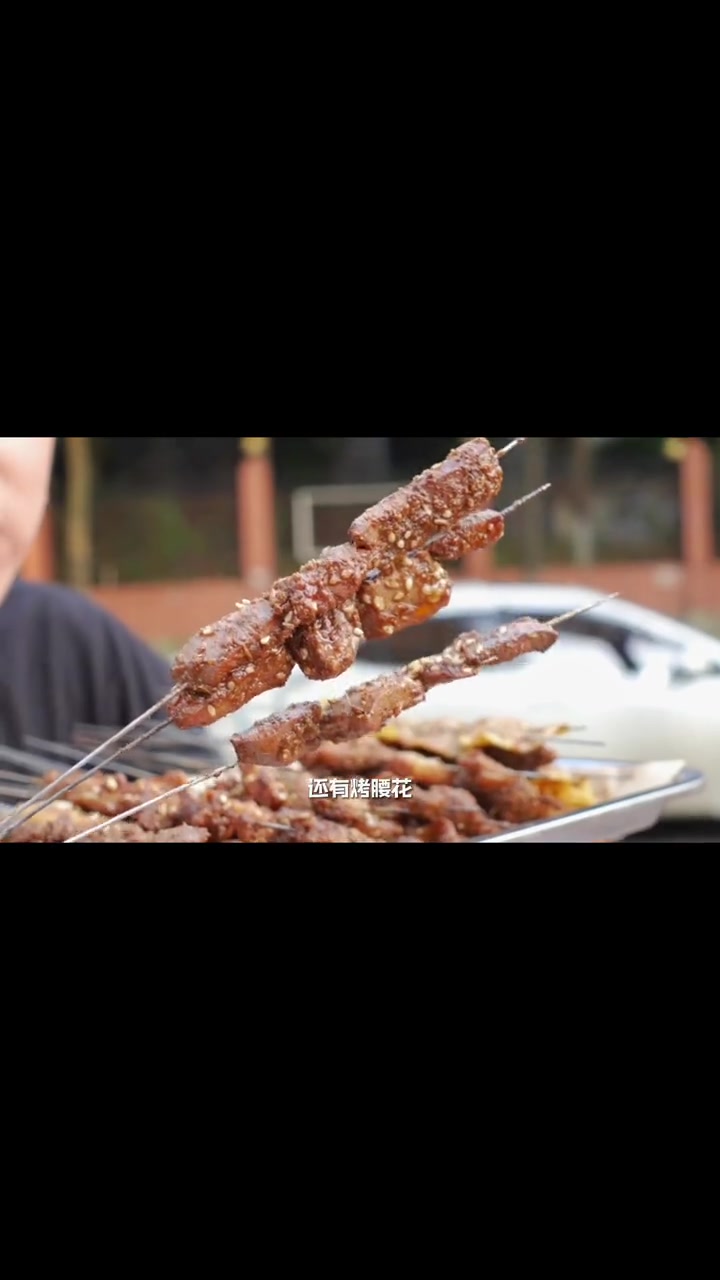 又到了可以在路边坐着撸串收获快乐的季节了!街边的宝藏烧烤店快乐翻倍～武汉美食 夜宵烧烤 本