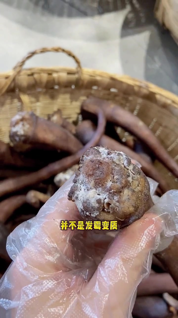 腊肉上一层白色的东西,是盐霜还是发霉?今天来告诉大家