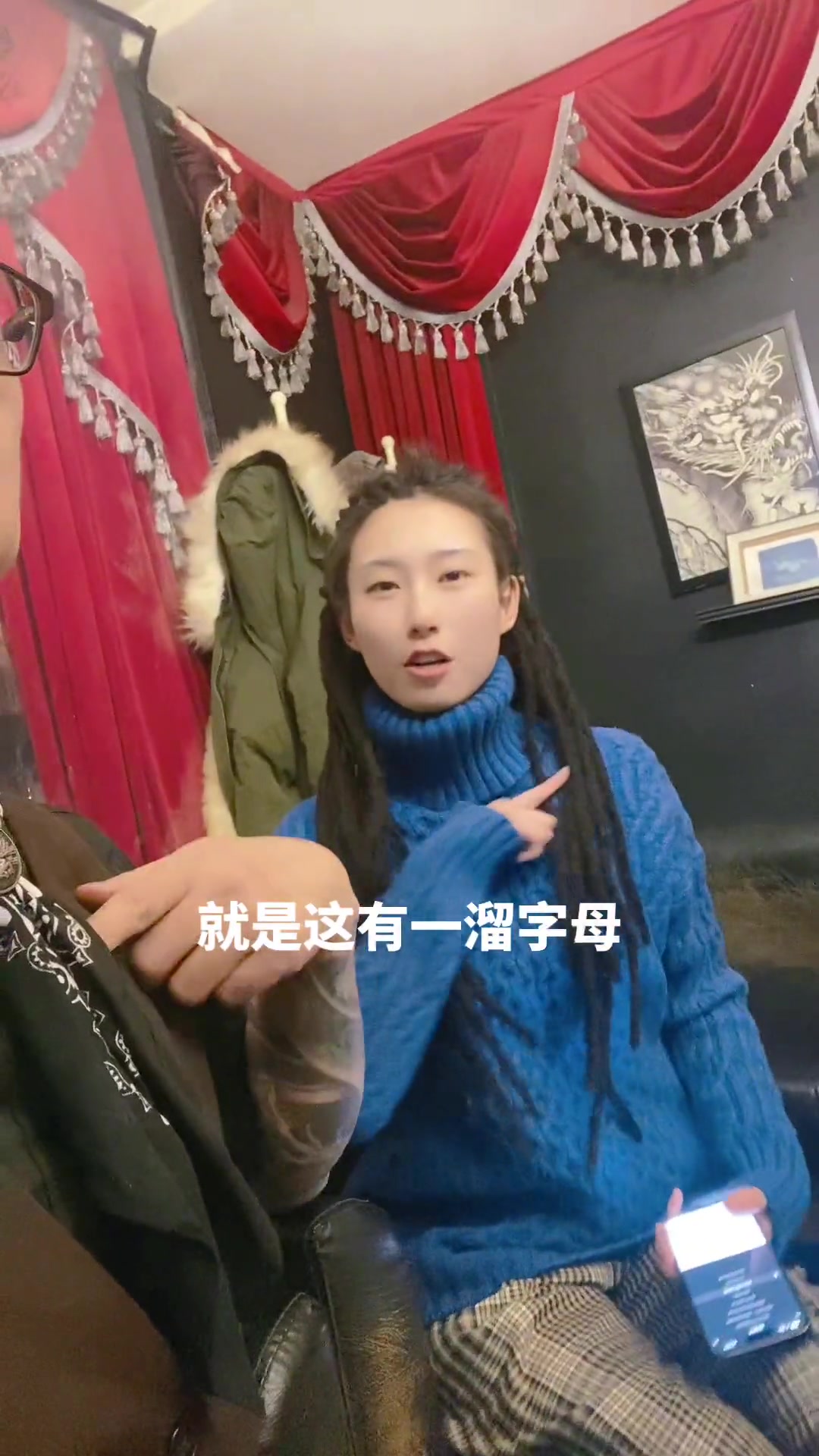 鱼尾纹身小姐姐