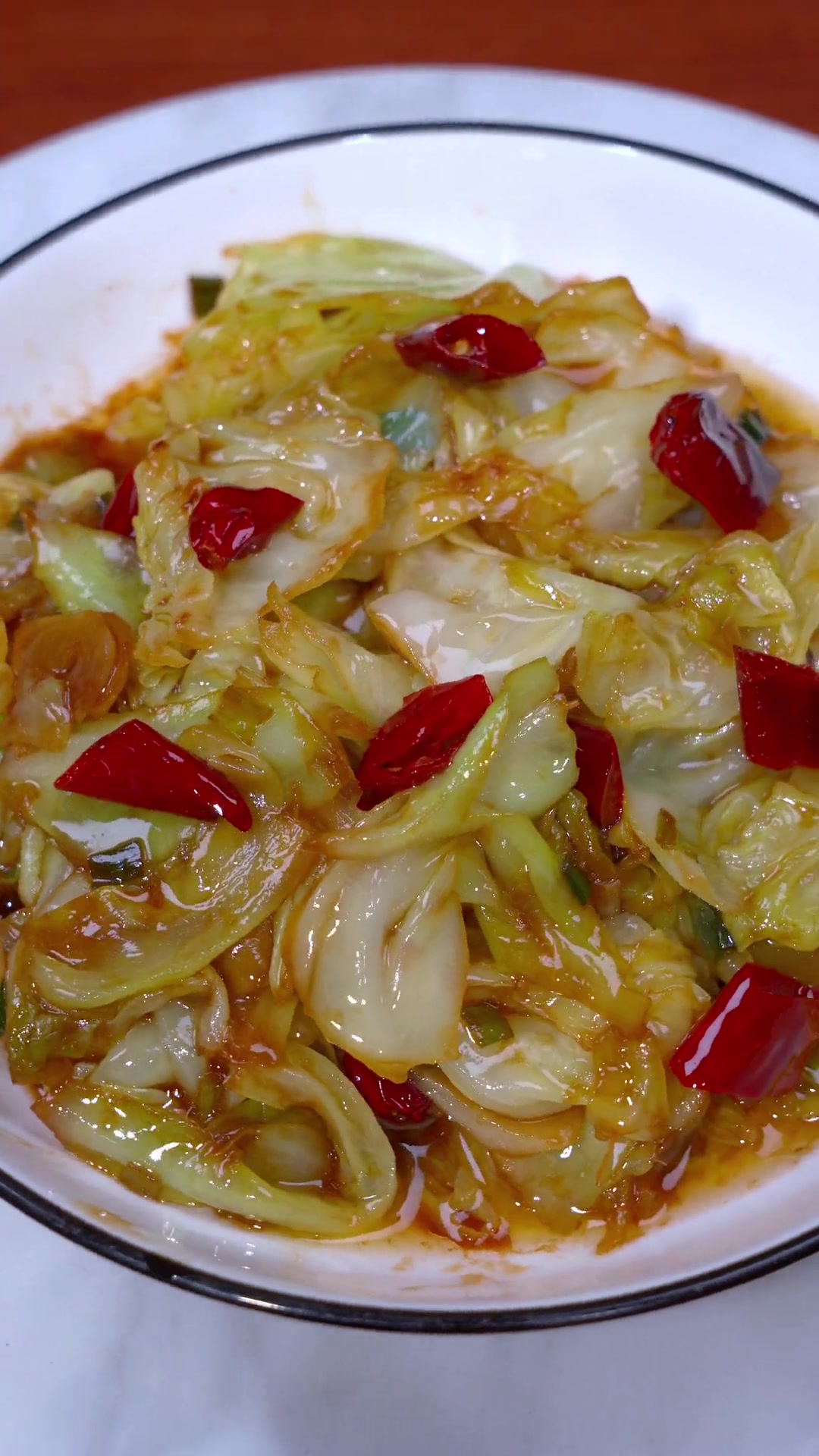 这是我们一家三口最爱吃的下饭菜,酸辣又开胃 家常菜 酸辣包菜