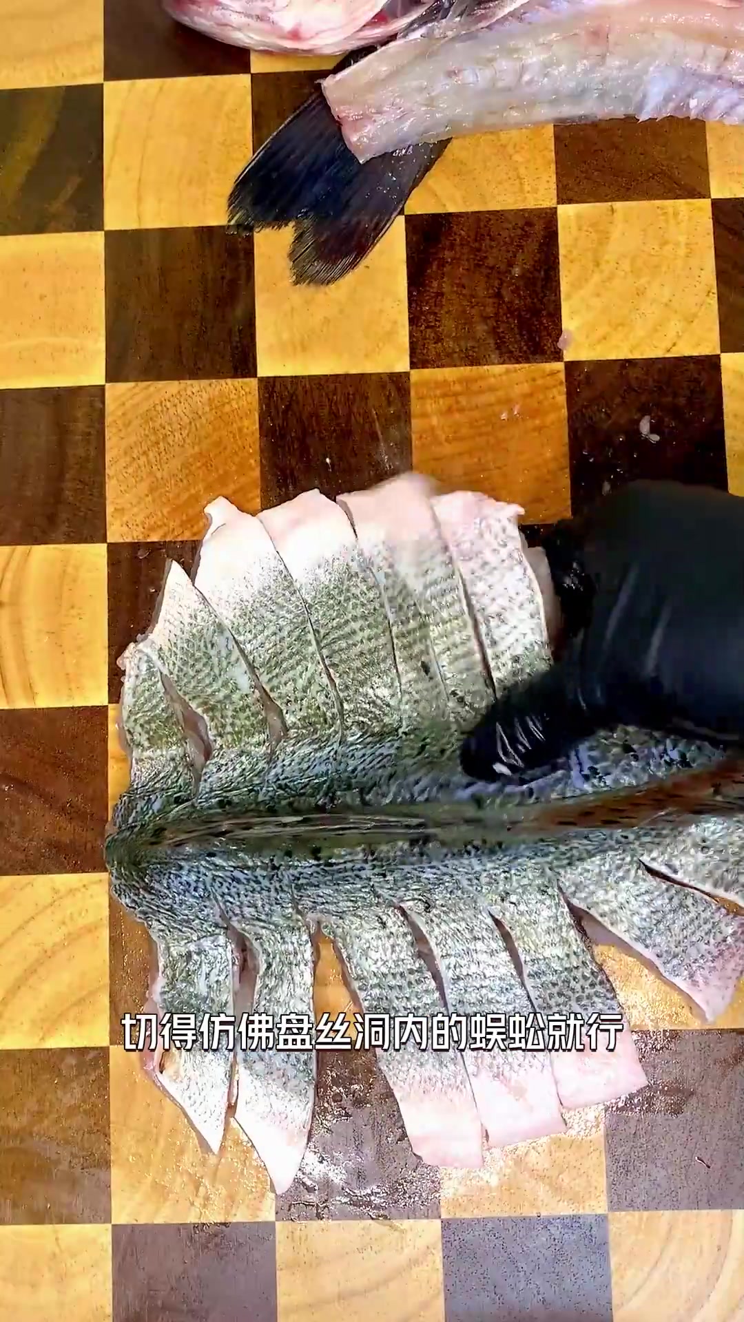 闽南语分享清蒸鲈鱼,也叫孔雀开屏鱼,寓意“蒸蒸日上”