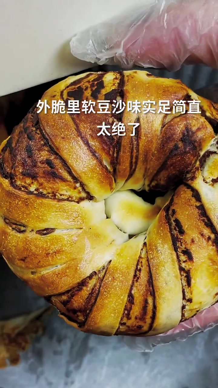 用空气炸锅做的豆沙卷面包吃出童年的味道,大家一定试做一下哦!