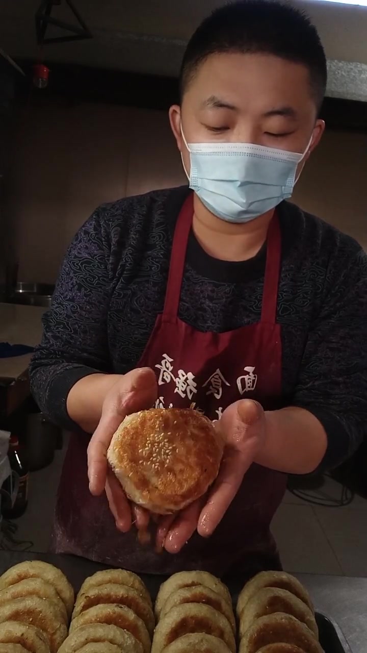 特色油酥烧饼,小黄车有详细的教程和配料比例,想学习的抓紧时间抢购……