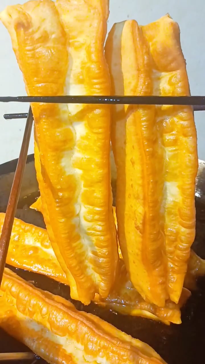 大家好我做面食9面了,今天我吧咱们家的商业配方公布给大家了,这是一款无吕无凡的香酥鸡蛋大油