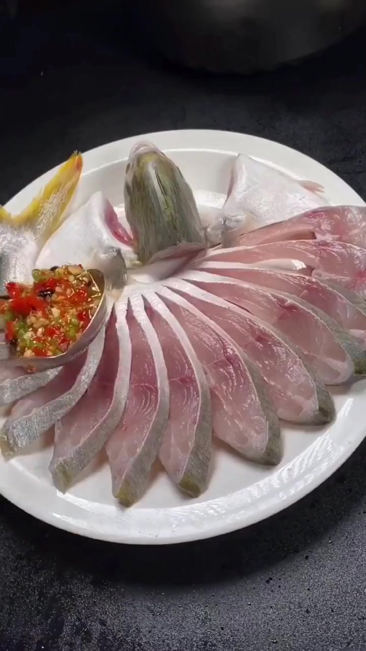 美食达人成长计划 美味食鲜教您剁椒金鲳鱼的做法!生猛海鲜 美食 美食趣胃计划