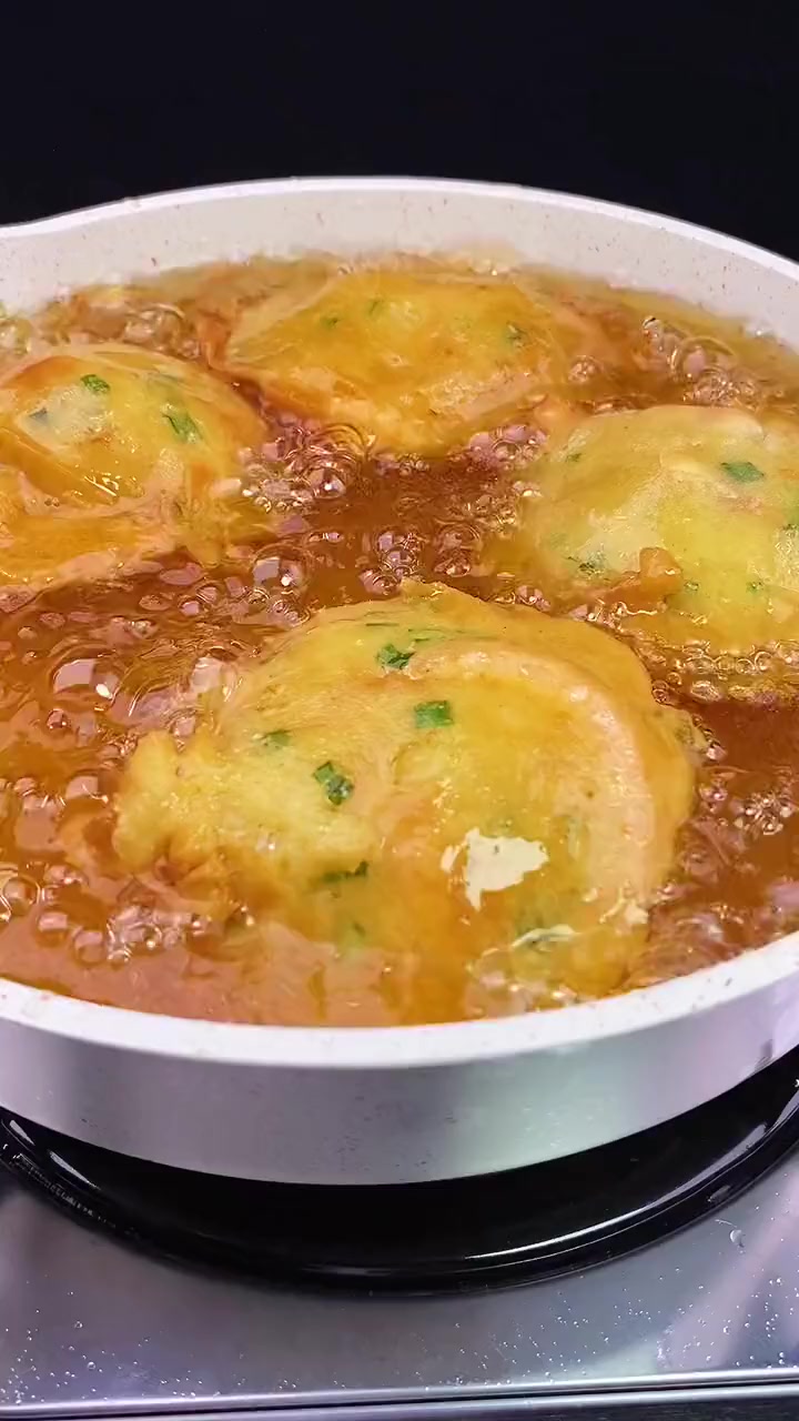 炸虾饼酥脆鲜香,一款我最爱的美食小吃!美食 地方特色美食 地方特色小吃 街头美食 街边小吃