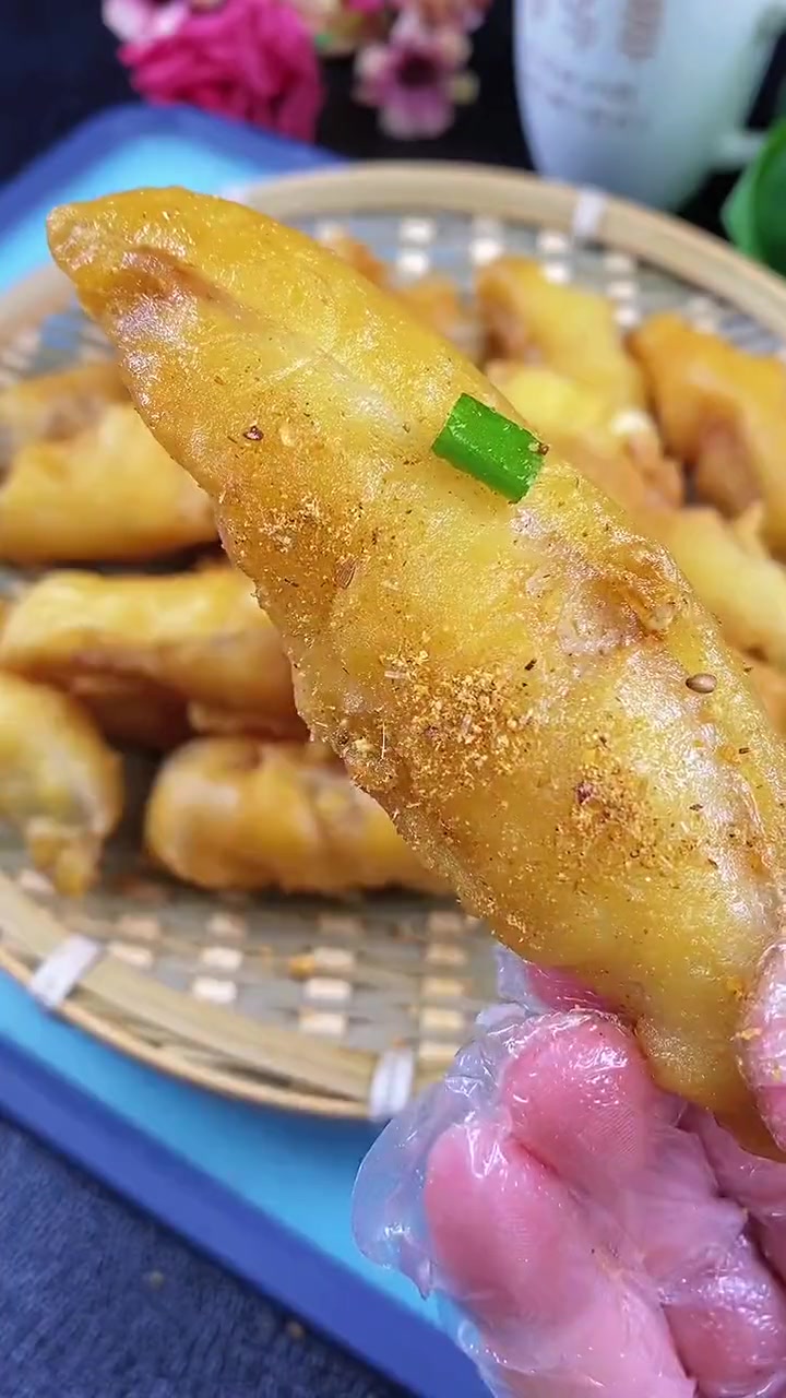 鲳鱼除了清蒸、红烧,还可以炸,这道香酥鲳鱼,外酥里嫩,吃起来嘎嘣脆!在家做美食 美食 美食