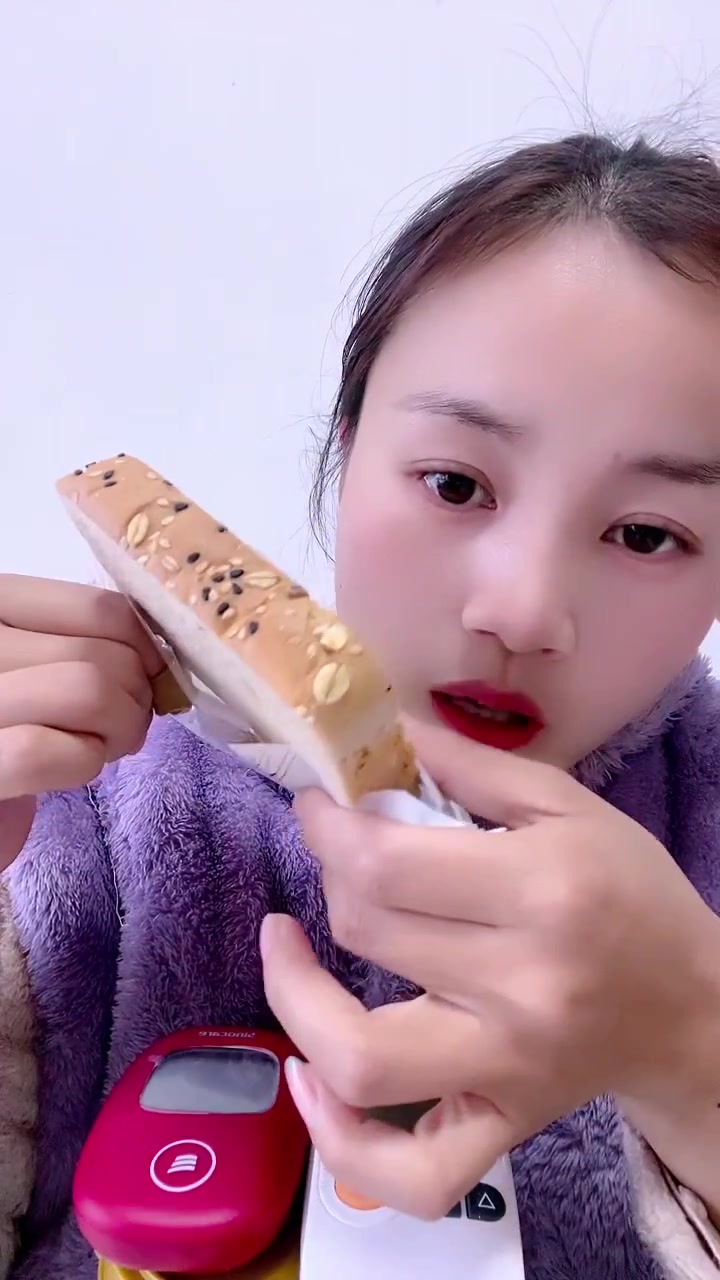 家人们冲啊!买它买它!味出道黑麦全麦面包粗粮代餐1000g整箱吐司营养早餐代餐饱腹食品M
