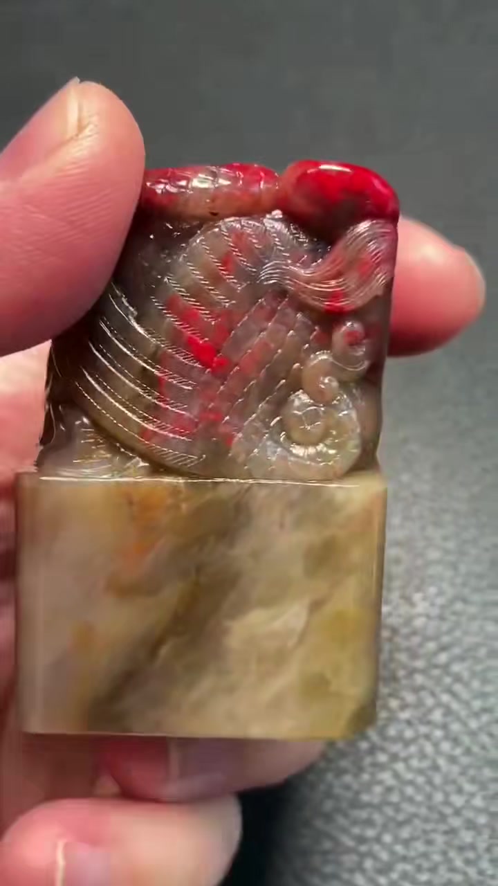 老巴林刘关张巴林鸡血石