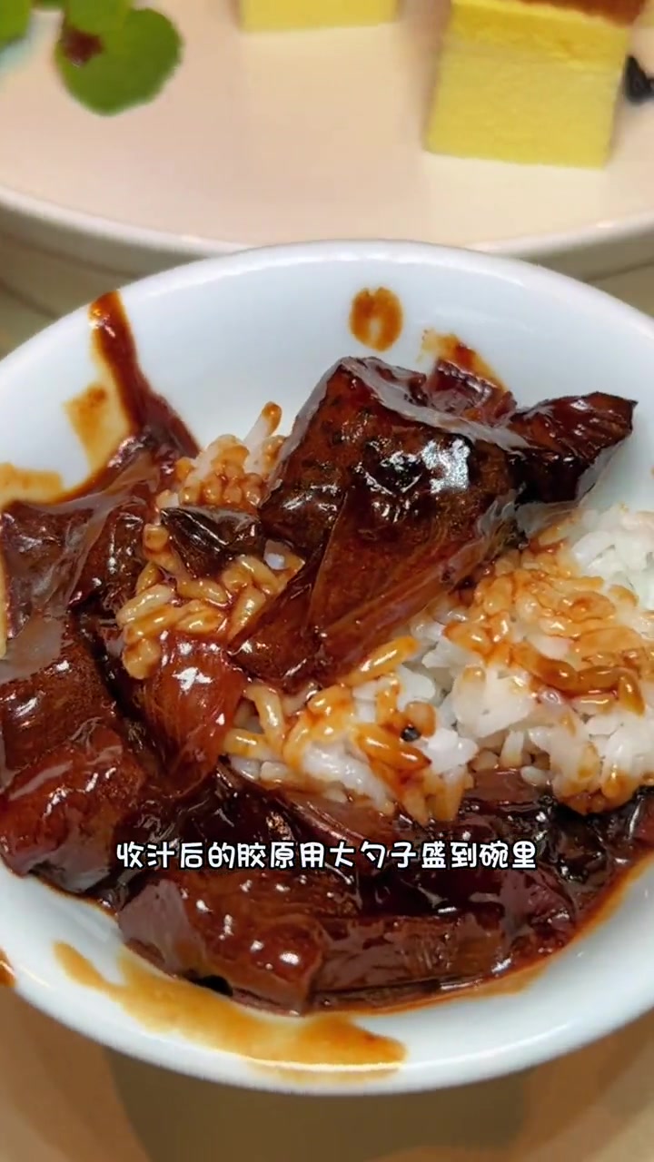 玖品葱烧海参,这大气的门面,一下子就让我对这顿饭有了更大的期待!进门后靓丽的装修,有散台,