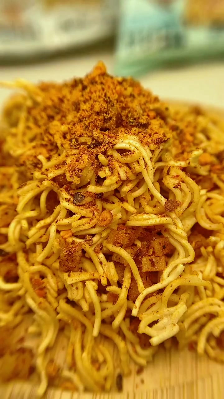 素肉点心面大袋装加了辣条的干脆面追剧方便面小零食 干脆面 方便面 素肉点心面 追剧小零食 