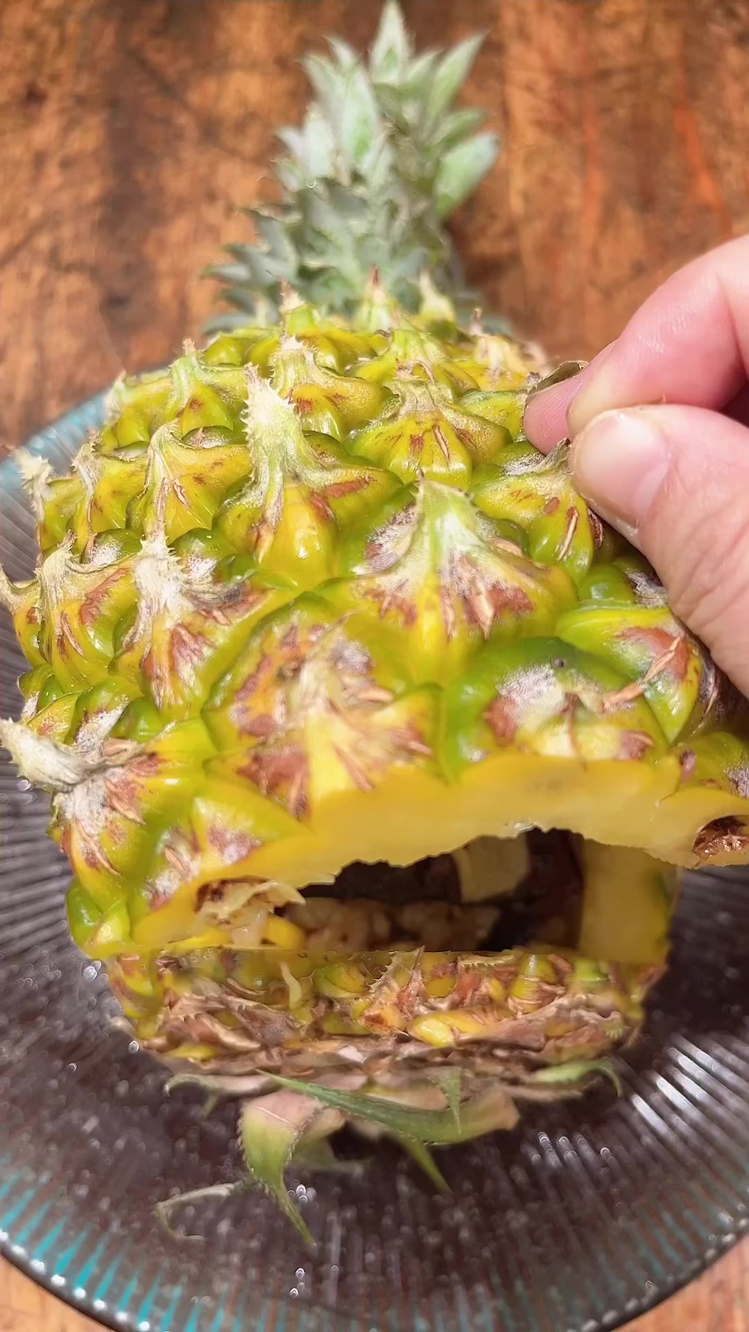 菠萝香肠炒饭，一种很新颖的吃法，酸甜可口！