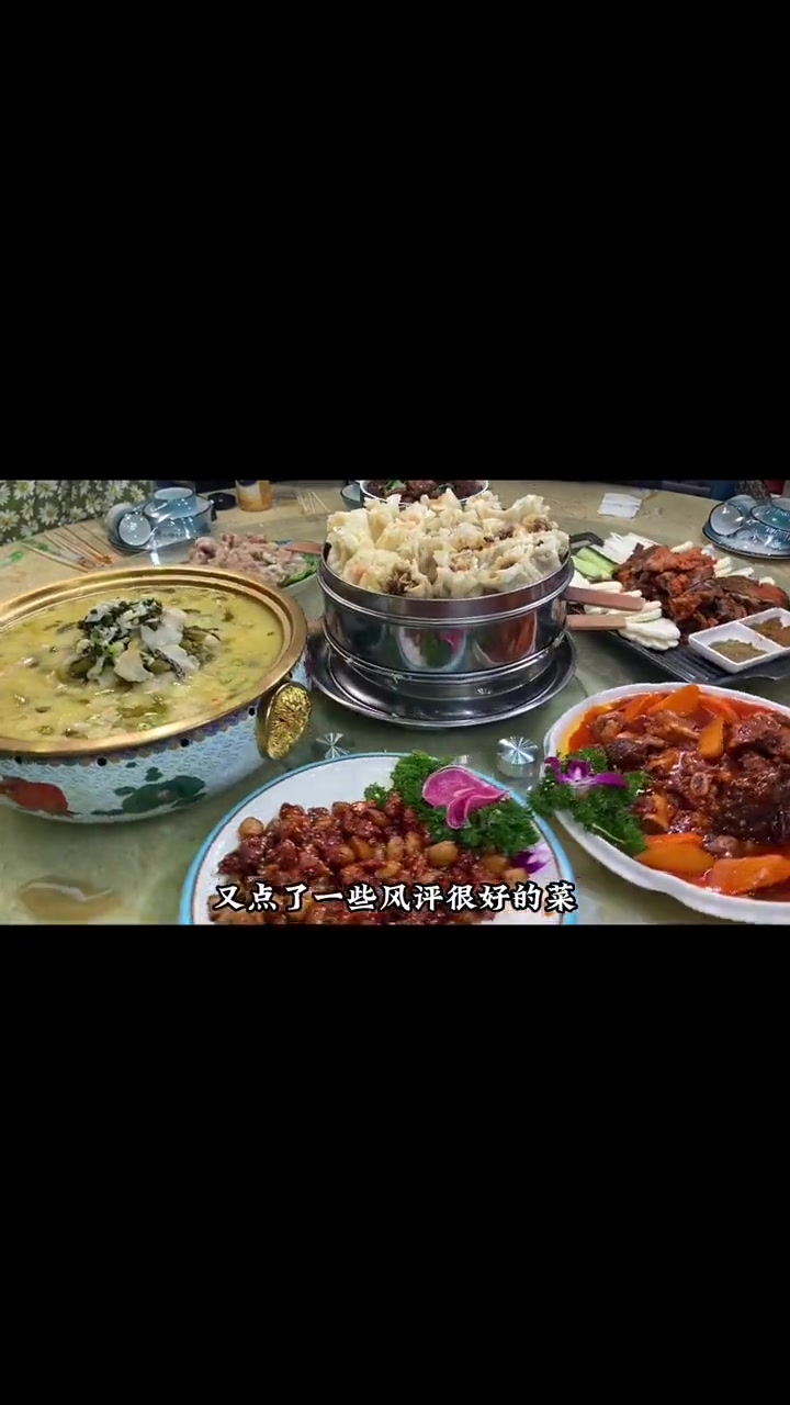 尝了几家天津的烧麦店,还就是这个最好吃。辽参鲍鱼虾茸馅的,咋吃也不腻。烧麦 好吃的 美食 