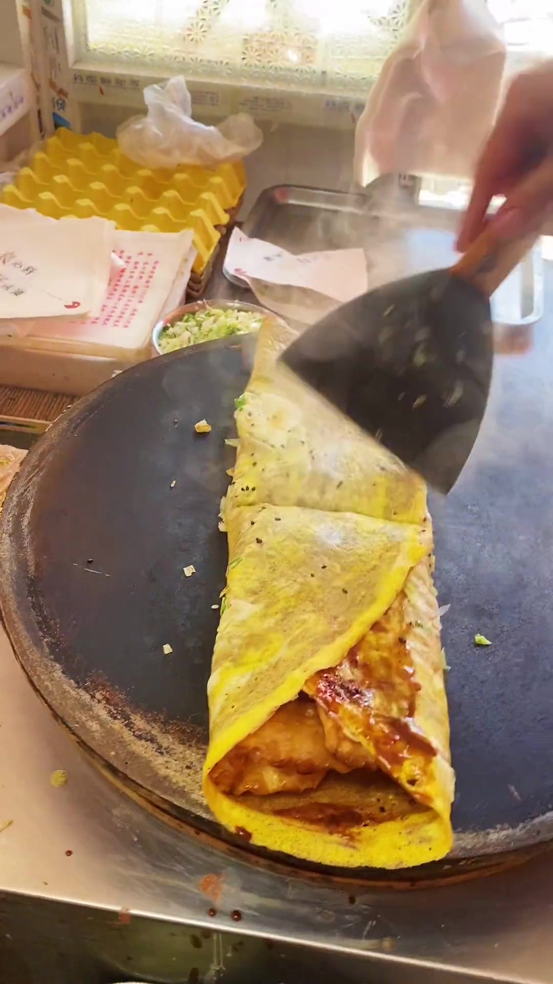 煎饼果子 民间传统美食 舌尖上的中国 美食推荐官 天津美食 +小助手 舌尖三 第二集 红姐