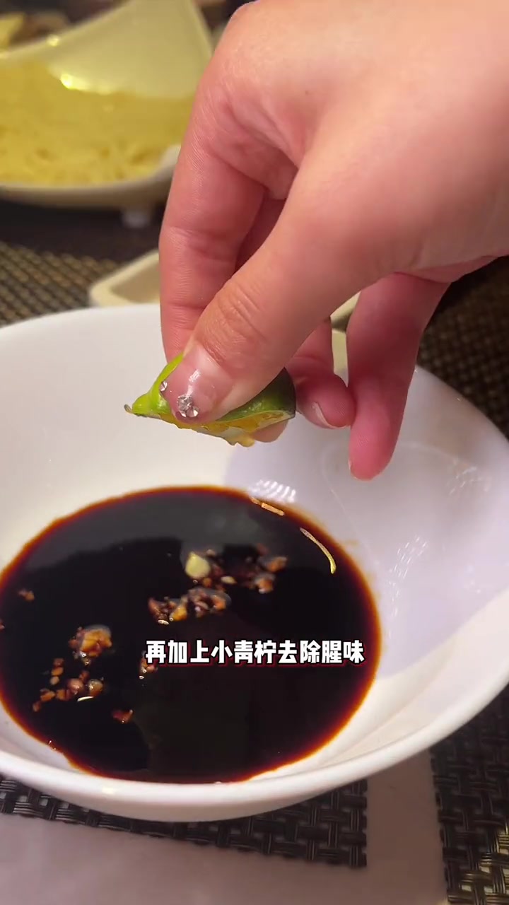 现在不能去海南,也能吃到正宗的椰子鸡了,汤清爽口,真的太好吃了,馋就快来尝尝吧!椰子鸡 海