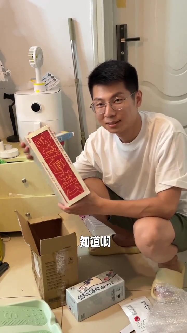 一个奶茶而已,被室友搞得神神秘秘,有长沙的朋友吗?推荐一下臭豆腐哪家好吃