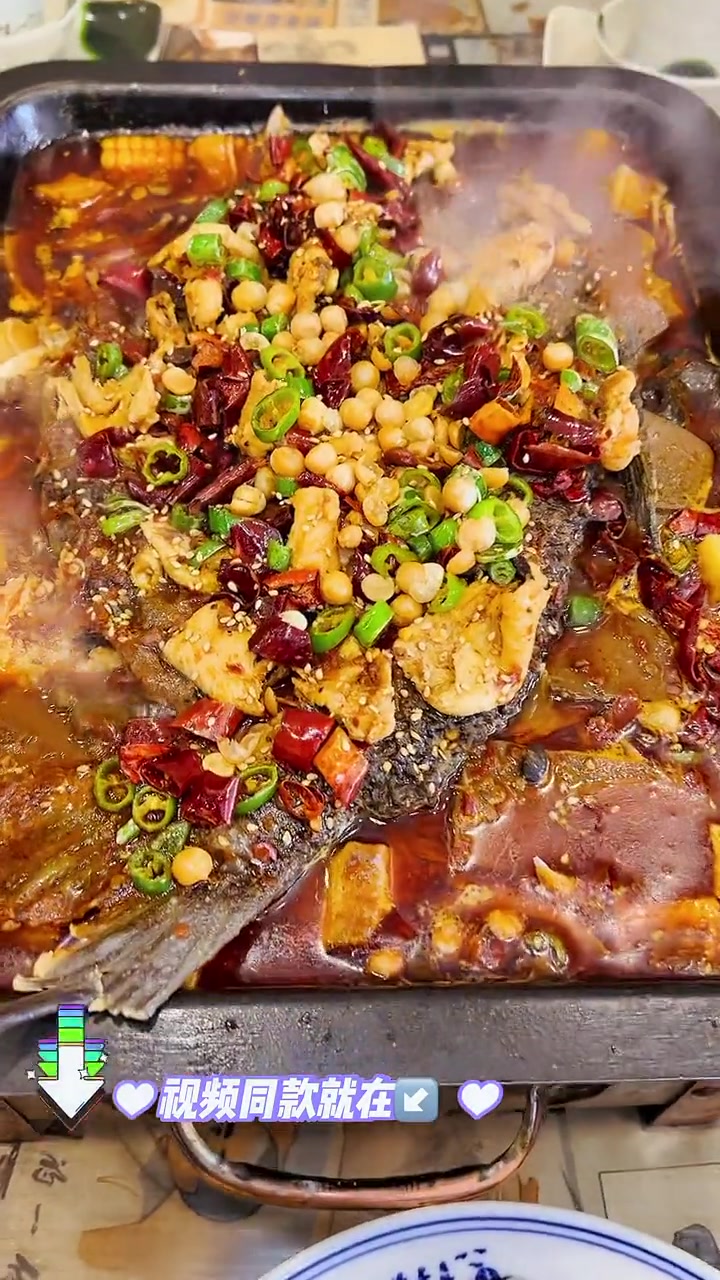 鸡情范火锅鸡,秘制烤鱼双人餐,一套指要108!二斤半烤鱼加鸡肉,6样配菜,整整一大锅!还有