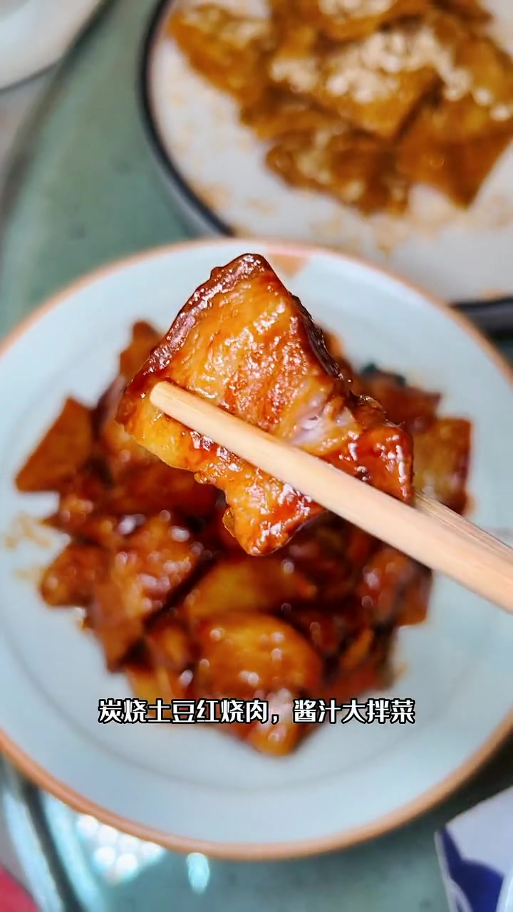 西安特色葫芦鸡,意境长安带着西安特色来天津啦!整整一桌的特色菜,元味道长安葫芦鸡四人餐,指