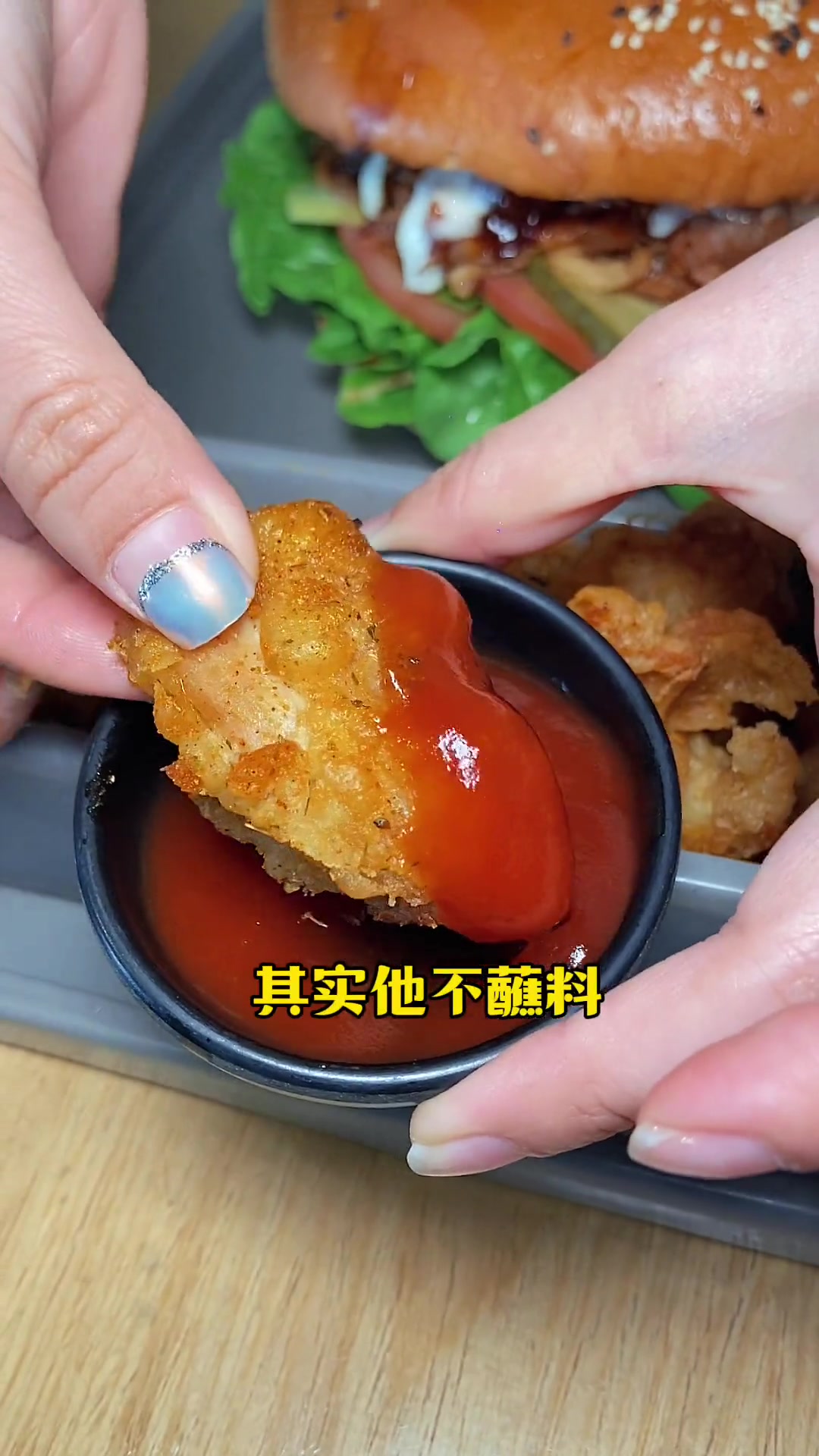 比脸还大大大大de大汉堡。汉堡 汉堡炸鸡 汉堡包 炸鸡 吃肉 吃肉肉 吃肉我们不将就 女王