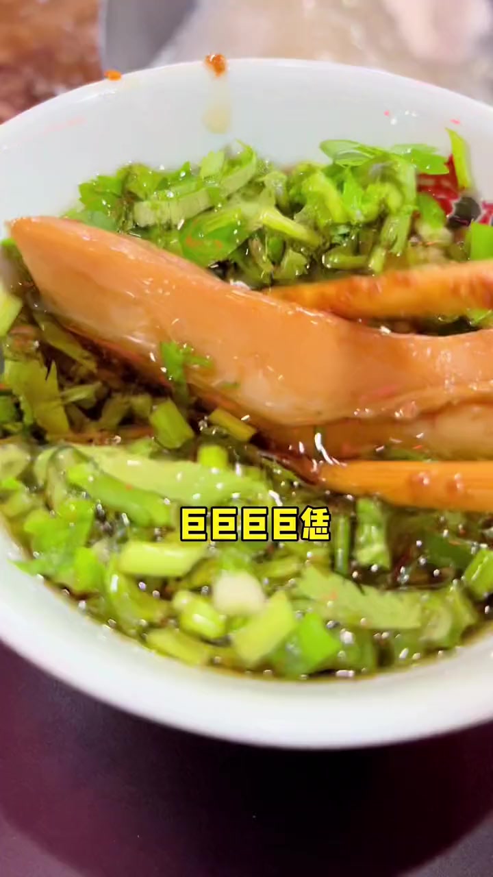 重庆火锅106吃一桌,平均八块不到盘子菜!美食探店