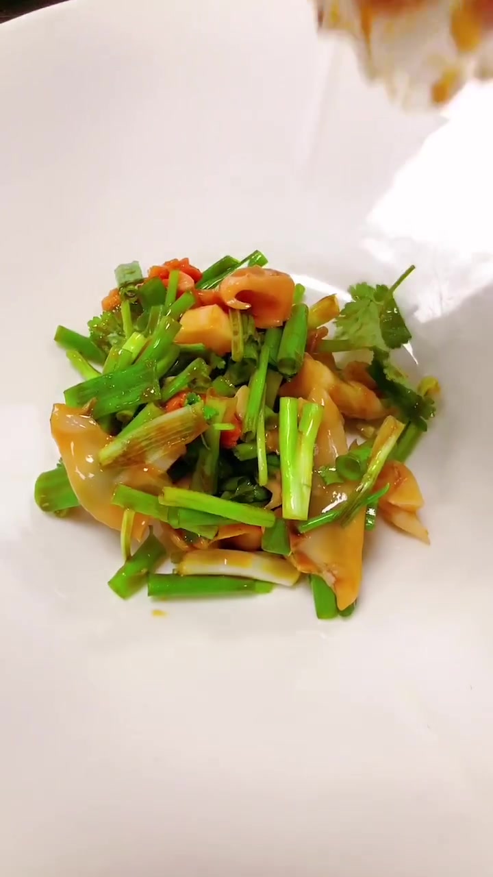 今天分享一款香葱拌海螺肉教程。喜欢的快收藏起来吧