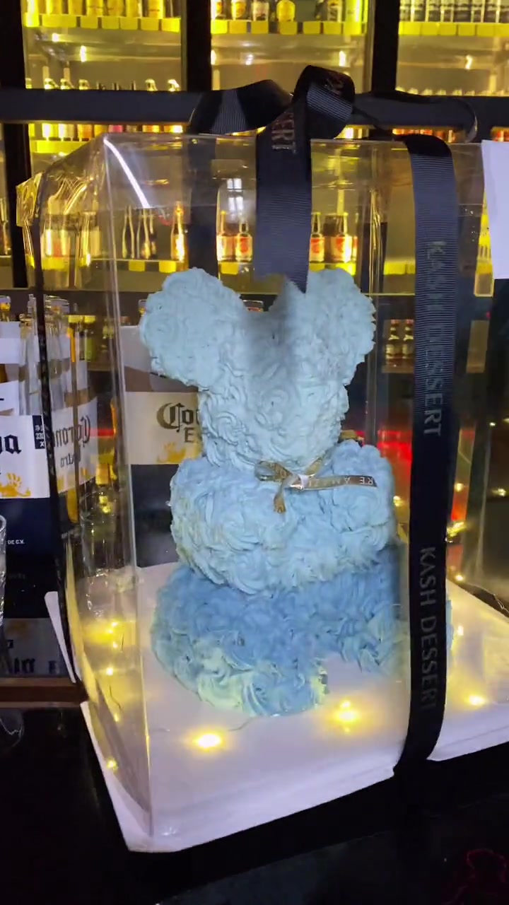 出现在别人的世界里要像一份礼物. 蛋糕 生日文案