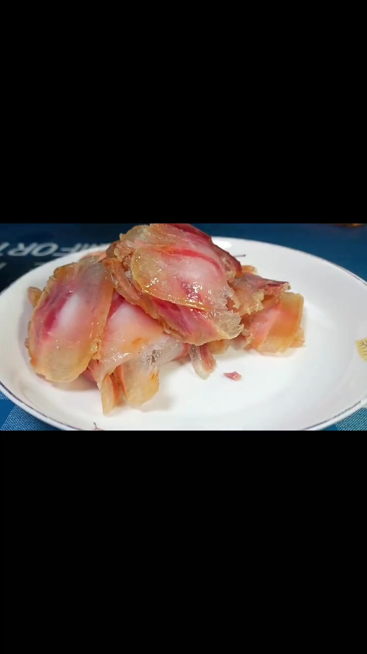 腊肉怎么做最好吃?腊肉一定要配它,百吃不厌就是太费米饭了 腊肉 四川特色 折耳根