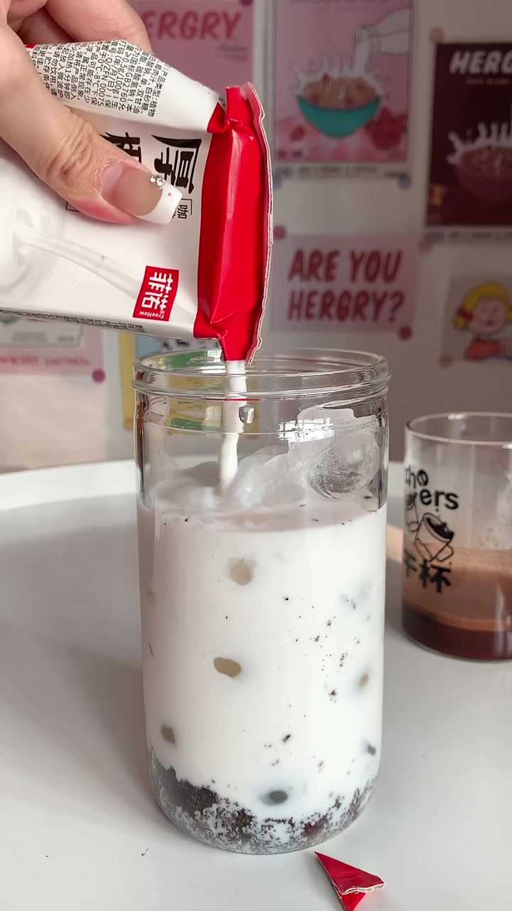 如果我开奶茶店,这杯一定是招牌!????奥利奥味儿的神仙冲饮!任何人不喝这杯我真的会很伤心!l 
