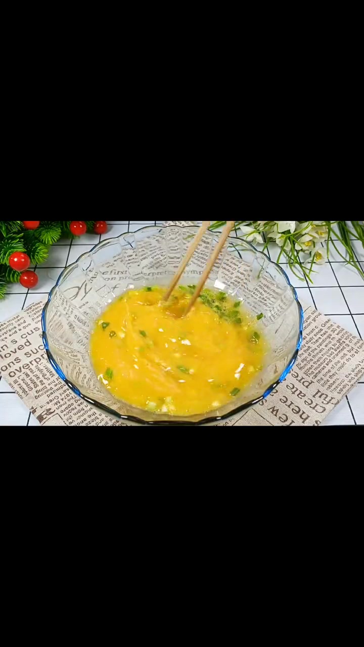 把鸡蛋倒进滚烫的开水里,出锅就变成了一道美食,营养又清淡 鸡蛋的神仙吃法 水炒鸡蛋做法 减