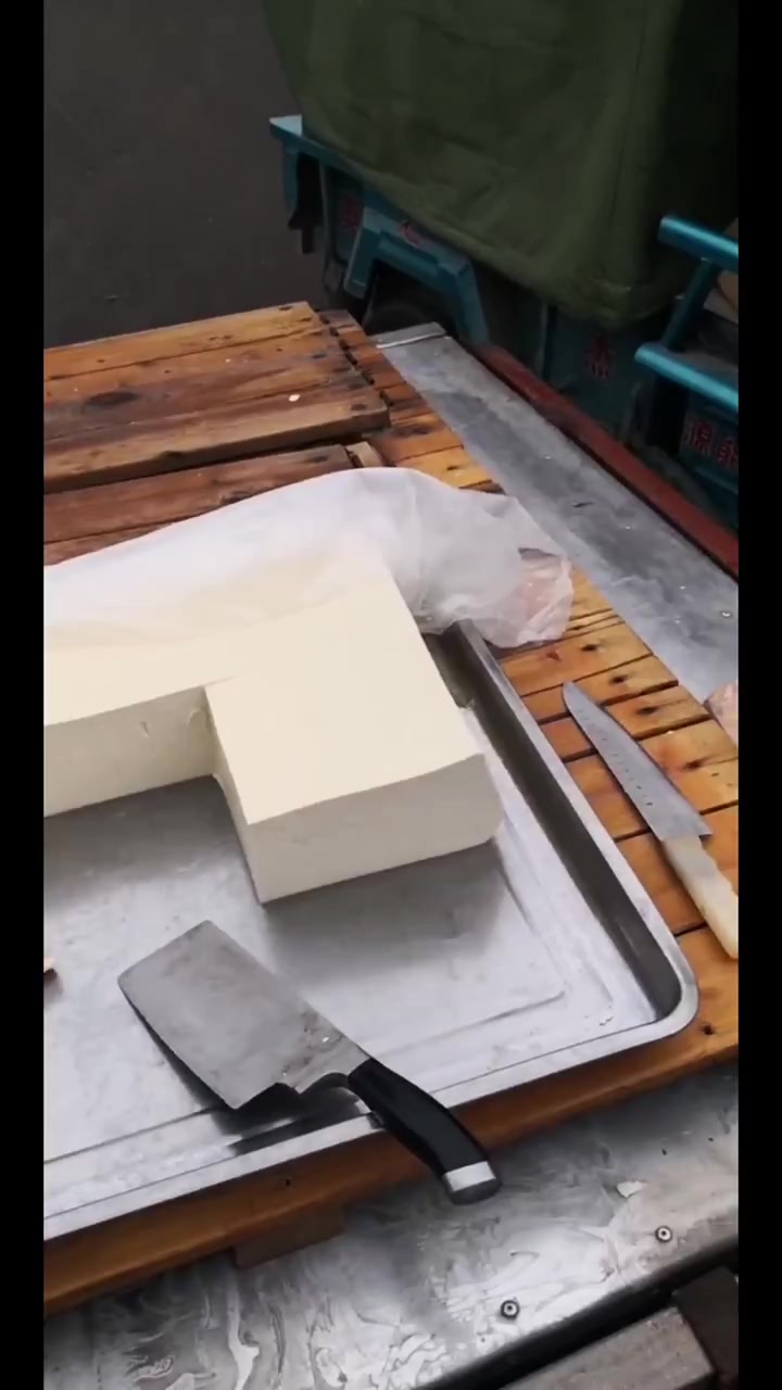 做豆腐每个品种之间都可以相互融会贯通,相互借鉴!只要顾客有需求我们就要想办法去满足!这样不