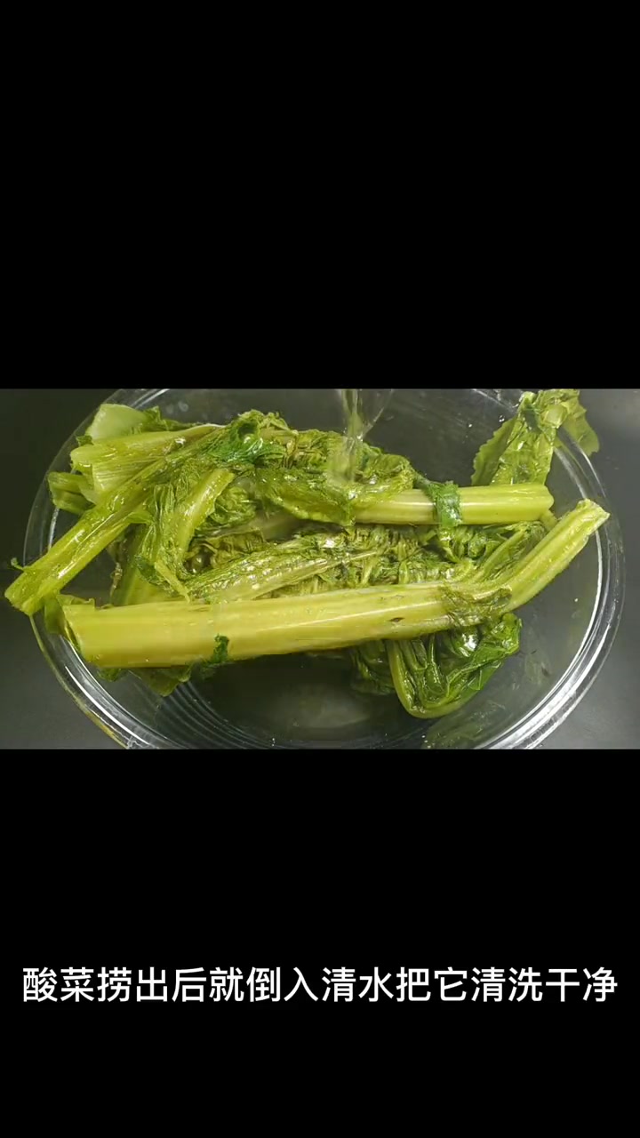 很多人都知道四川的酸菜好吃 其实自己在家做很简单 两天就可以吃 四川美食 酸菜