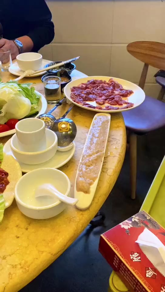 美食探店 一起吃火锅 打卡网红餐厅 宜兴埠活鱼馆鱼火锅很鲜 +小助手