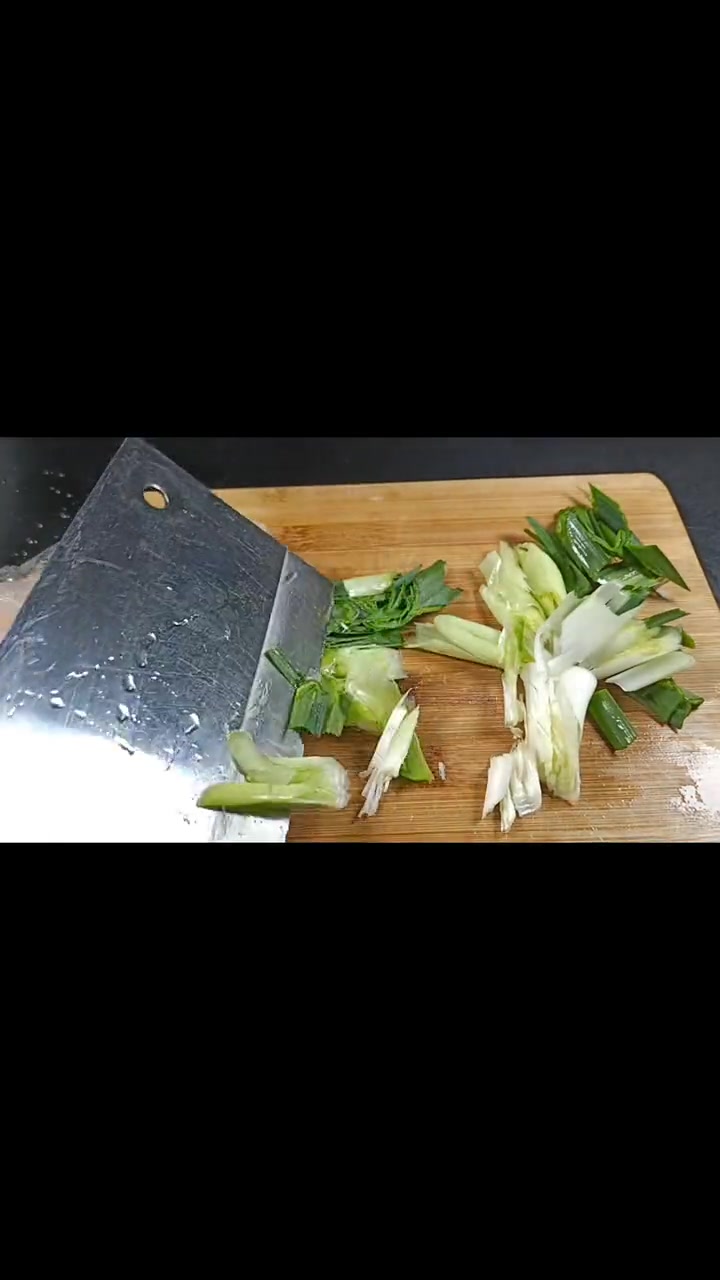 教你正宗的四川炒凉粉做法 淀粉和水的比例很重要 滑嫩爽口