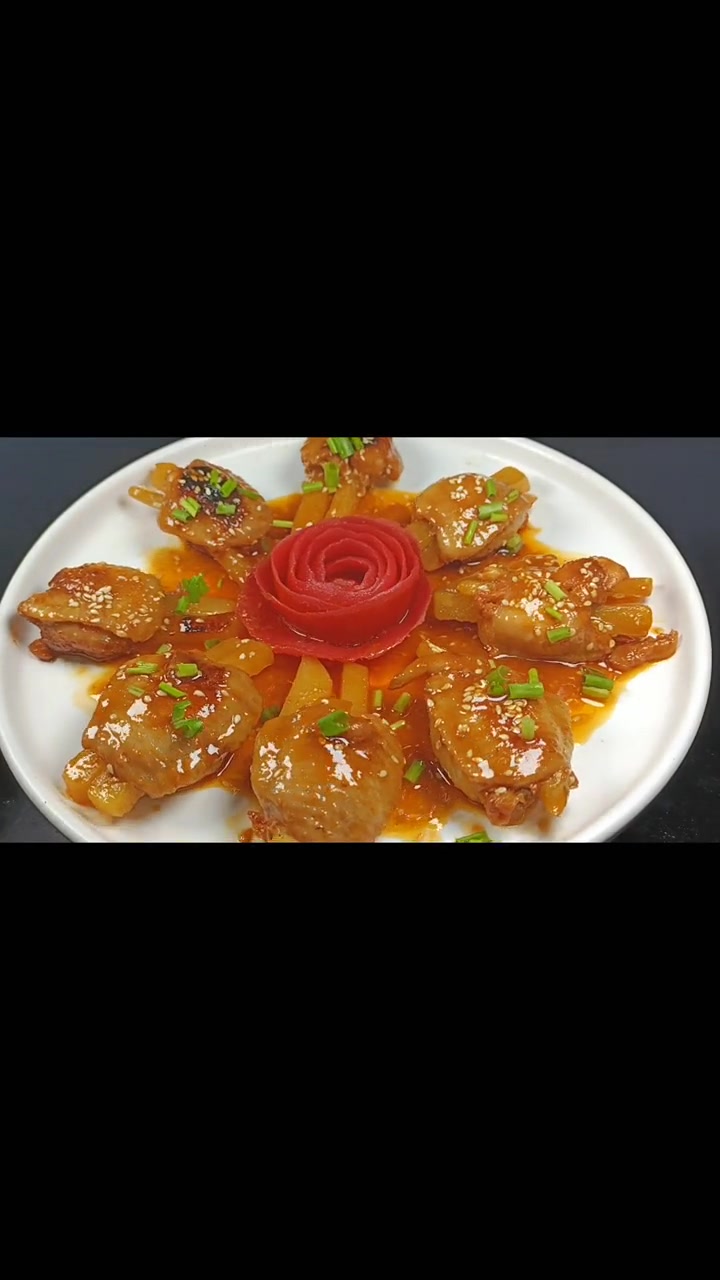 这才是鸡翅最好吃的做法 香辣爽口还不用吐骨头 一口一个太解馋了