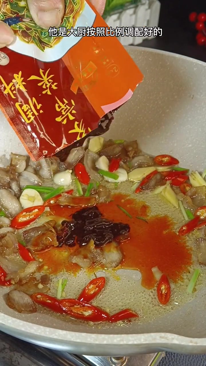 一个大头菜,两毛钱的五花肉,两根青蒜,就这样一做,瞬间成为一道美食 美食 秦妈家常菜调料小