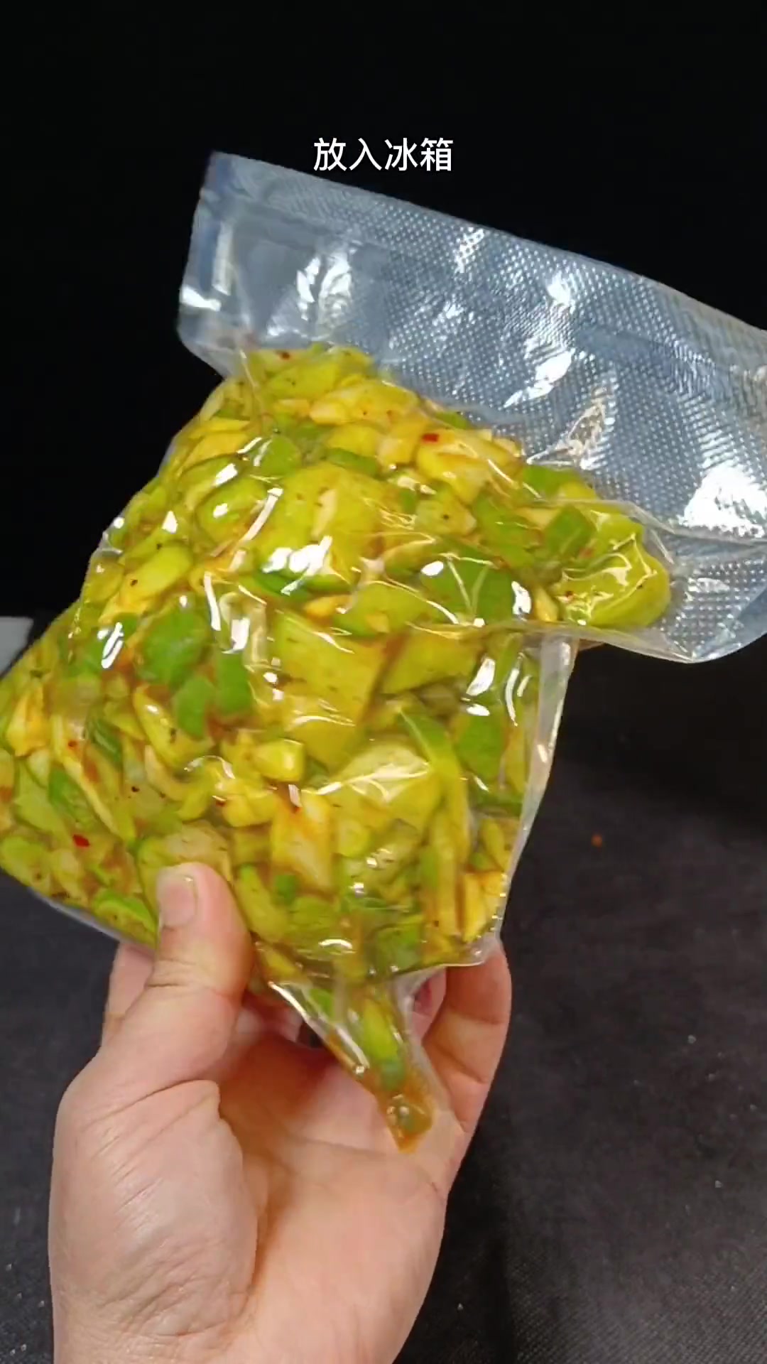 喜欢吃稀饭,喝粥的朋友不要总是去买那种带有添加剂的咸菜了,自己动手做嘎嘎脆还好吃 在家做美