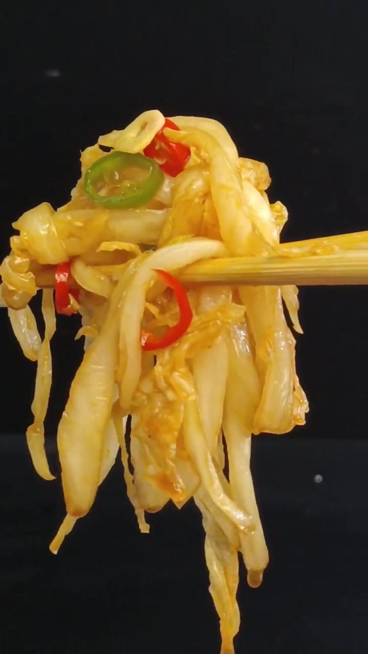 白菜别在炒着吃了,天暖了做一份凉拌白菜,酸辣爽脆又开胃,全家人都爱吃 美食 酸辣白菜 泰式