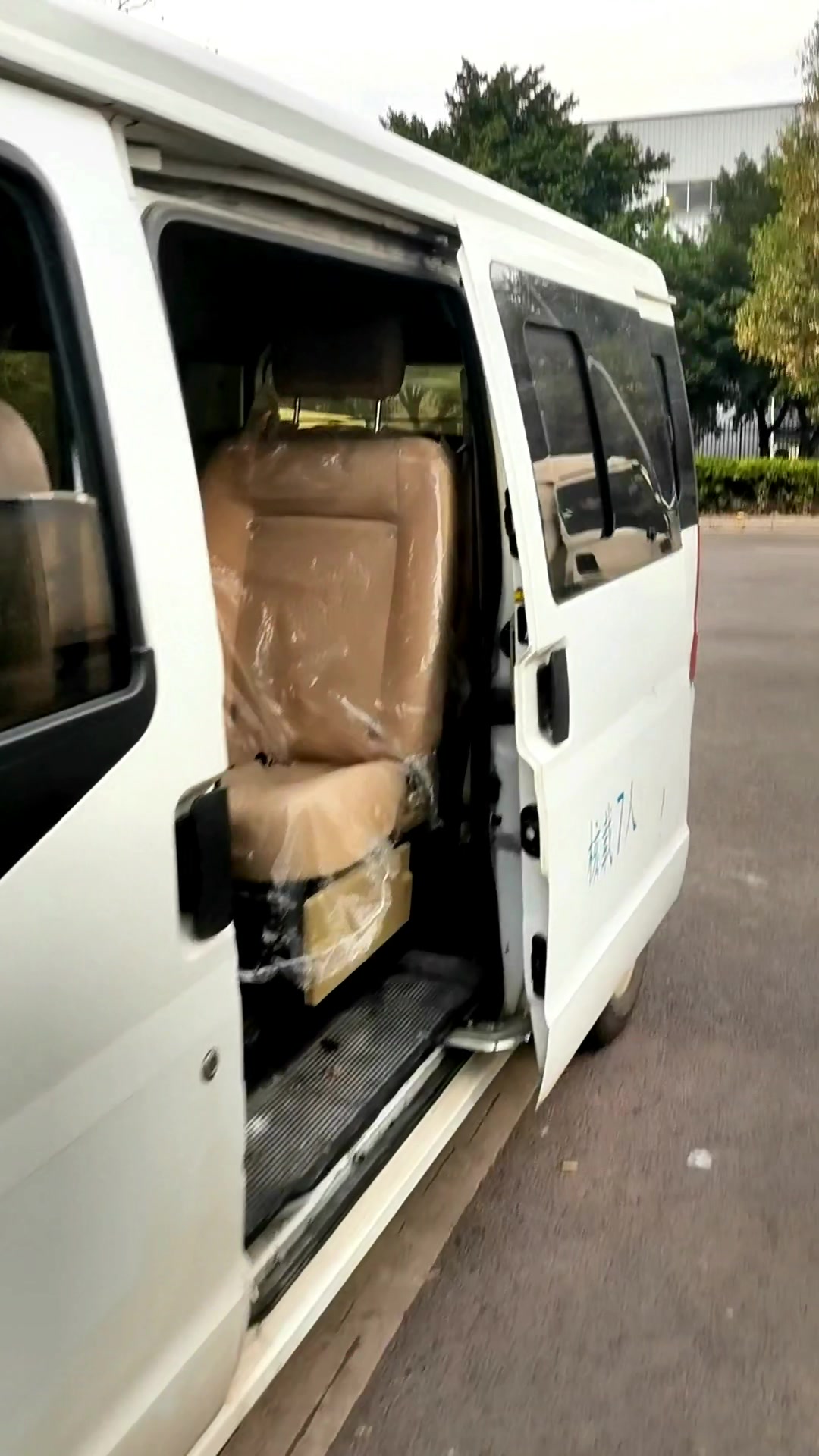 东风EC36七座面包车,新能源二手车客运拉货运两用