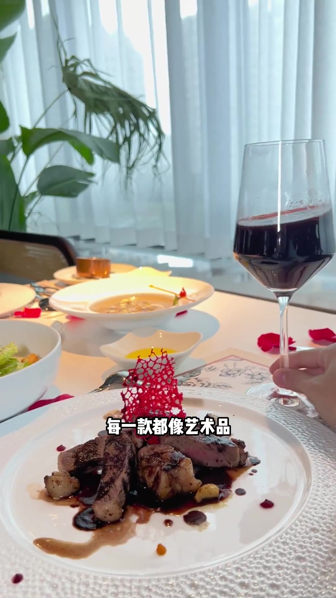 台州 在临海竟然藏着这样一家绝美的高空花园餐厅户外还能露营下午茶 氛围感餐厅打卡 这店环境