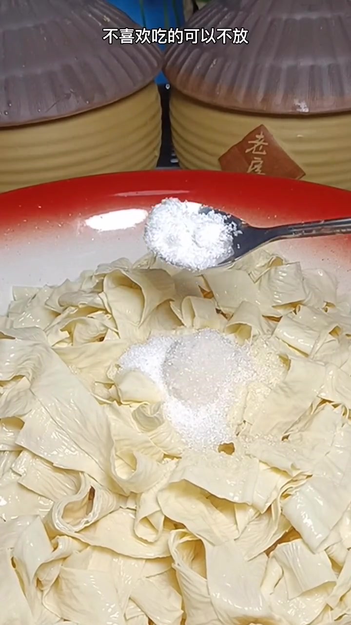 四十多度的高温 做这道凉拌油豆皮 酸辣开胃 全家人都爱吃 鲜油豆皮 一起消除大怪兽