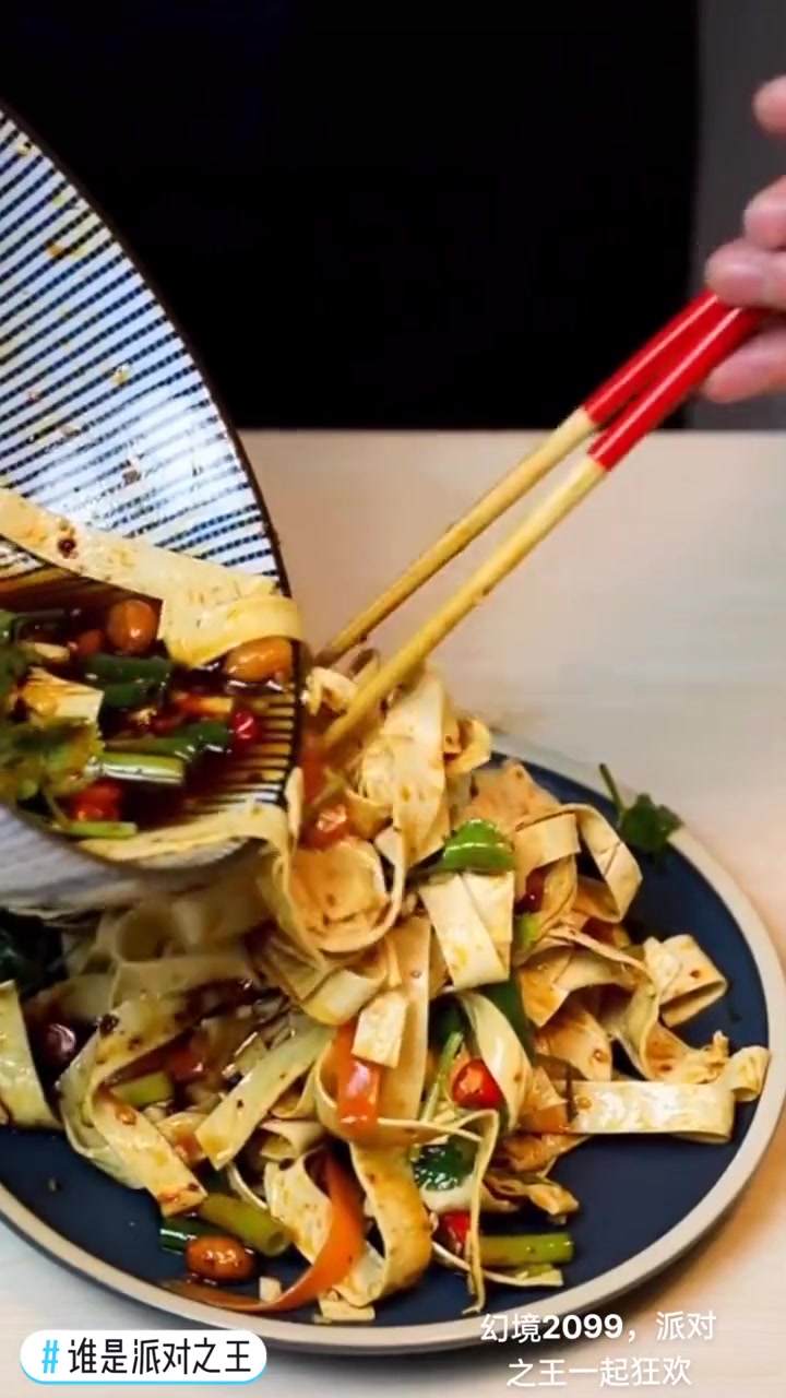 夏天不想吃饭做这道凉拌油豆皮爽口下饭全家人都爱吃 鲜油豆皮 谁是派对之王 +小助手