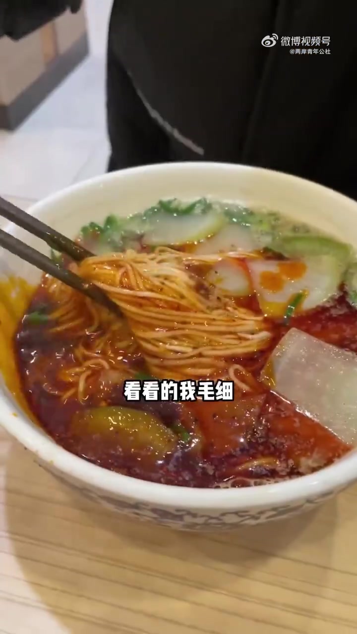 “下上一个二细,辣子十哈”,台湾女生竟然最爱兰州牛肉面?吸!兰州牛肉面