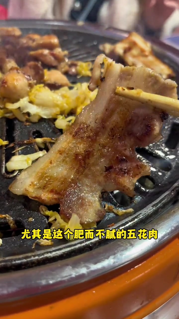 来吃超好吃的烤羊腿炭火烧烤吧 烤肉 烤肉真香 一起吃烤肉 好吃不贵经济实惠 特色烤肉店推荐