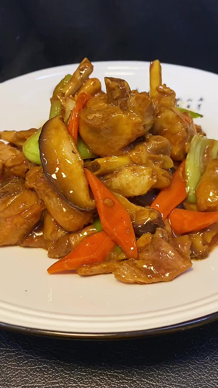 老式的红烧鸡块才好吃,老婆吃完直接晕倒了