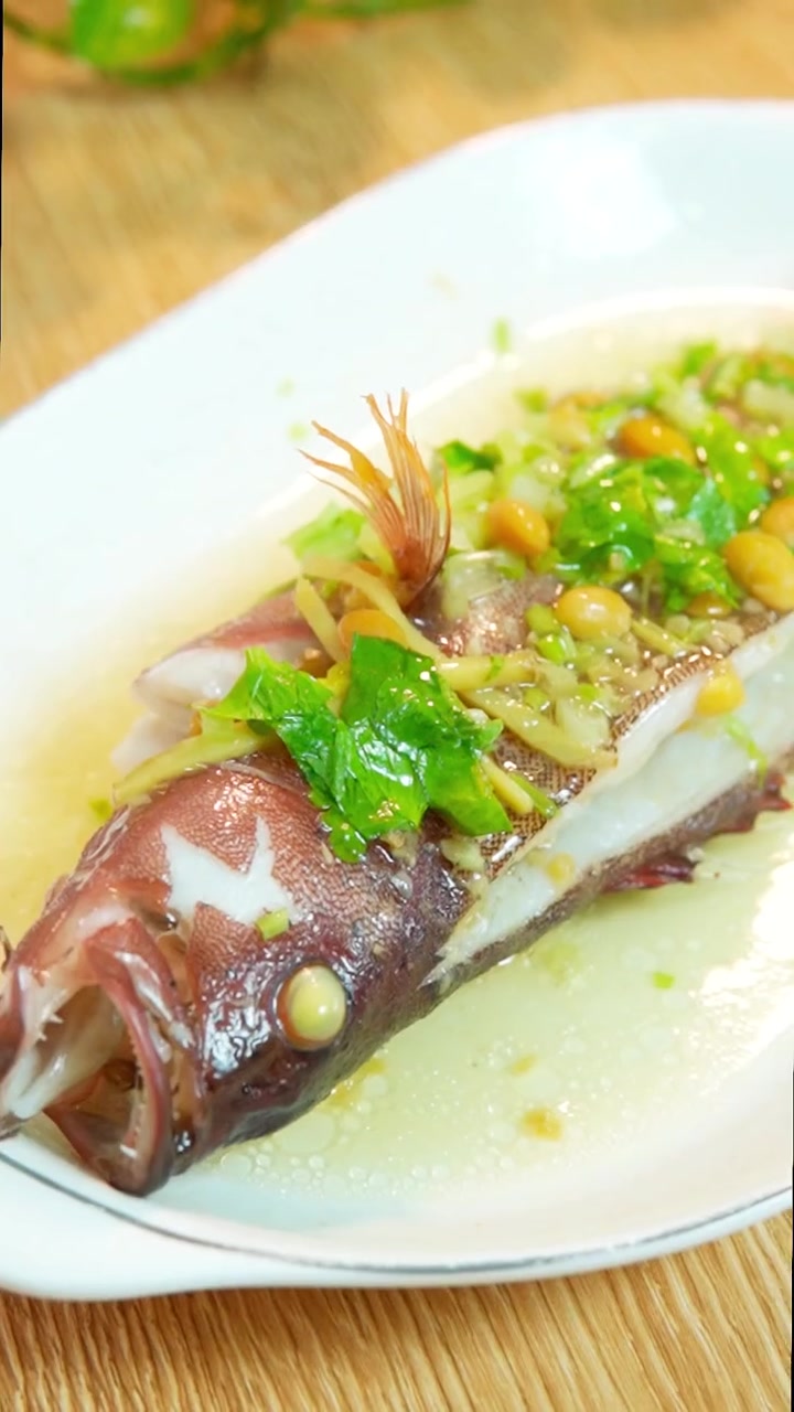 见过这么小的东星斑吗?普宁豆酱蒸海鱼,才是蒸鱼界的YYDS 告诉老默我想吃鱼了 简单美味家