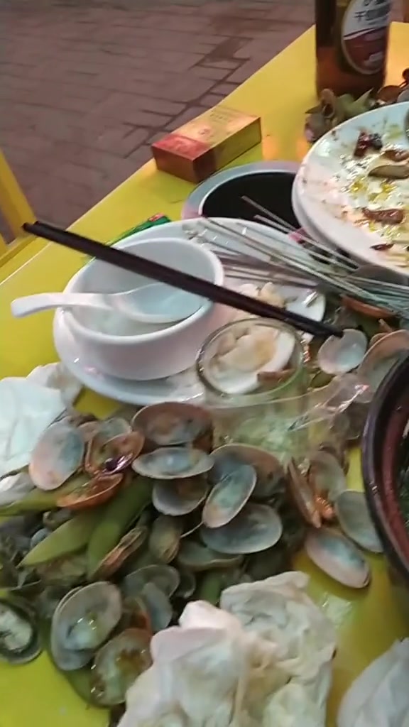 吃起来吧,他家现在烤串串串香都有了!而且充值有优惠!