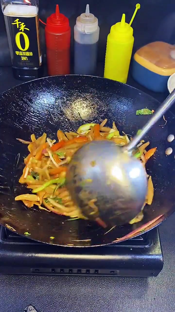 你吃过这山西美食吗,炒莜面鱼鱼